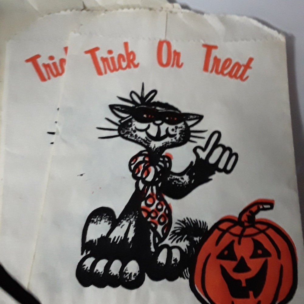 Pkg of vintage trick or treat bags